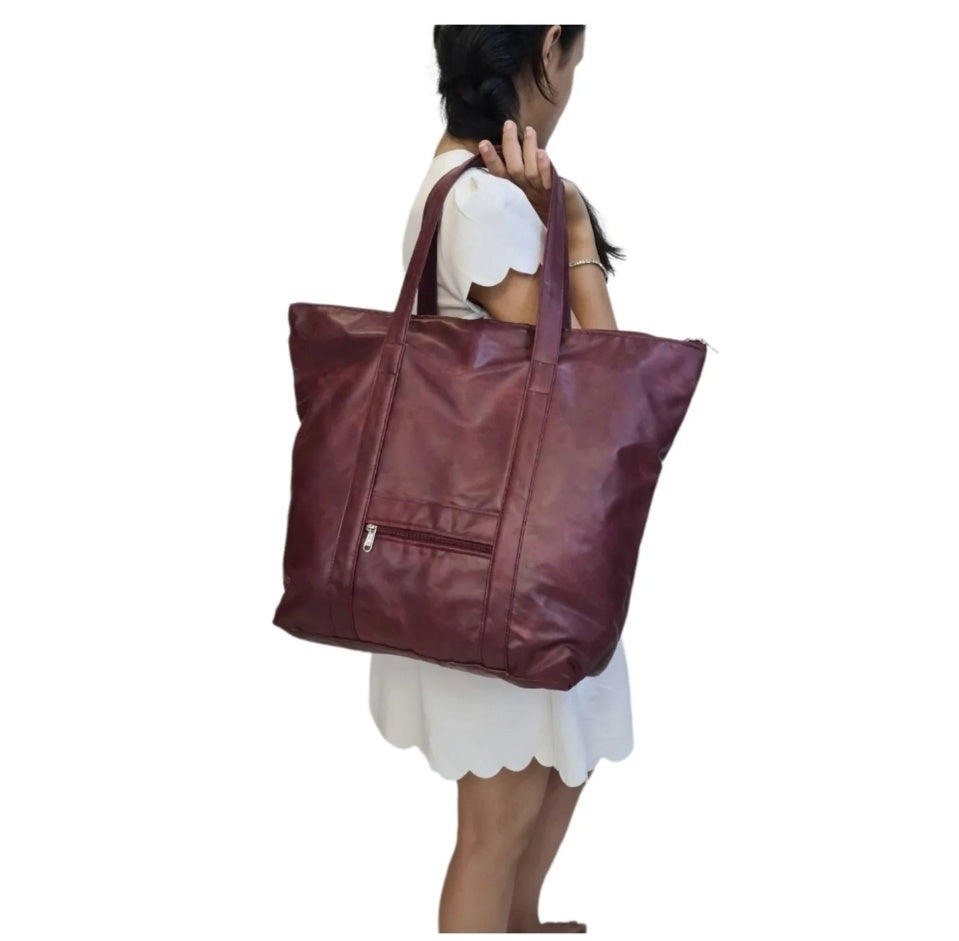 Traveler's Totes ( Large capacity Faux Leather Bags for weekend travelling, grocery shopping , et